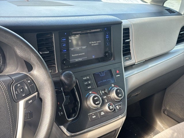 2016 Toyota Sienna LE AAS