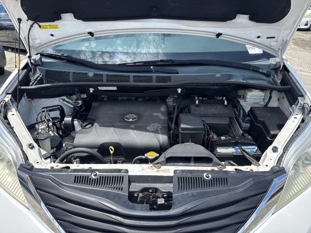 2014 Toyota Sienna LE AAS