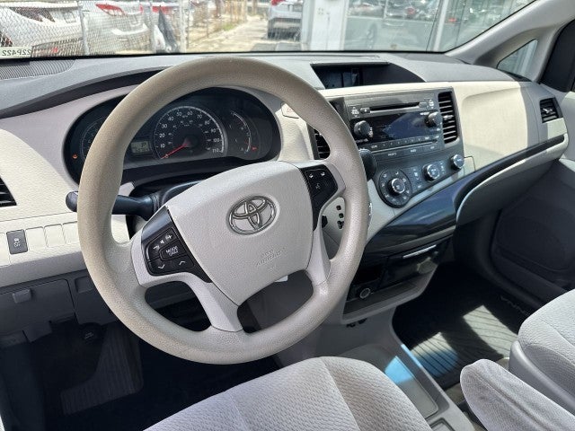 2014 Toyota Sienna LE AAS