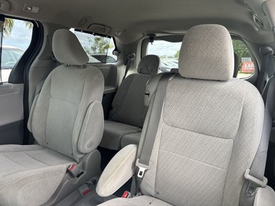2020 Toyota Sienna LE Auto Access Seat