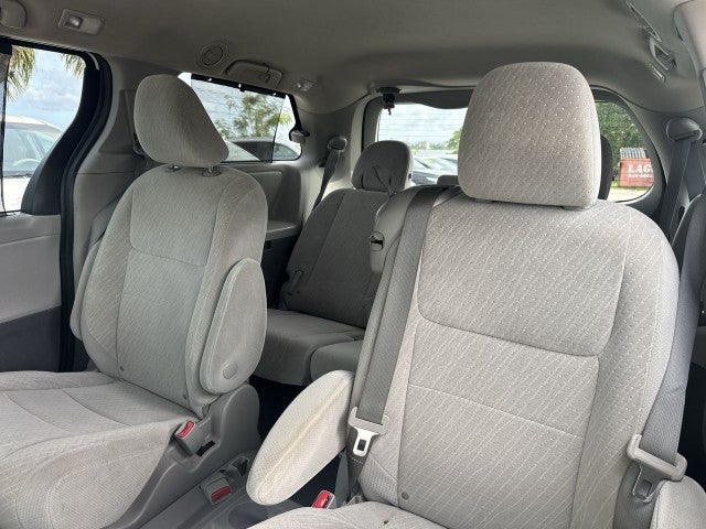 2020 Toyota Sienna LE Auto Access Seat