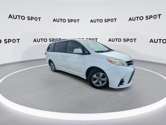 2020 Toyota Sienna LE Auto Access Seat