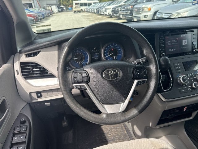 2020 Toyota Sienna LE Auto Access Seat