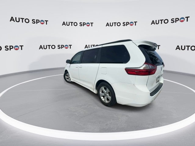 2020 Toyota Sienna LE Auto Access Seat