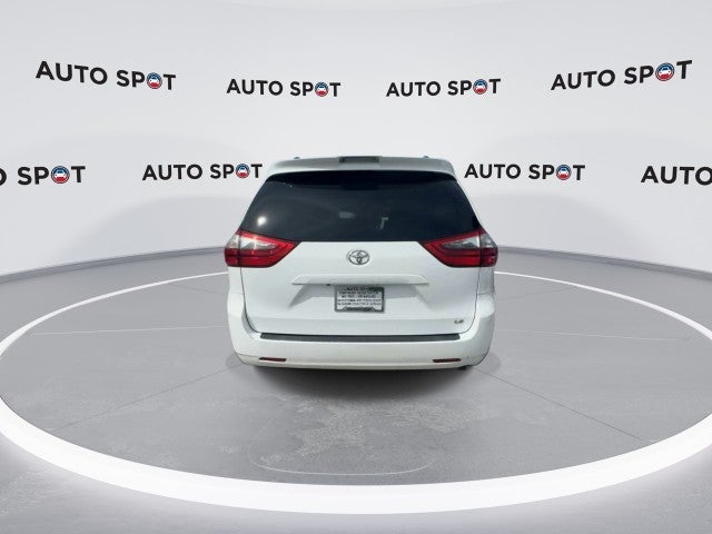 2020 Toyota Sienna LE Auto Access Seat