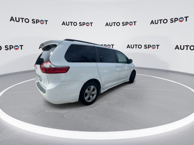 2020 Toyota Sienna LE Auto Access Seat