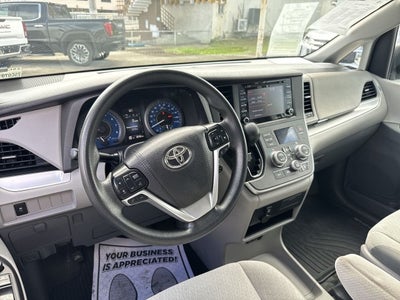2020 Toyota Sienna LE Auto Access Seat