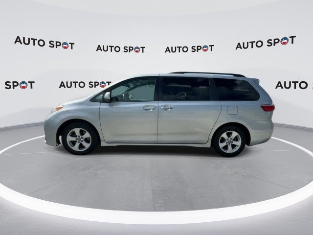 2020 Toyota Sienna LE Auto Access Seat