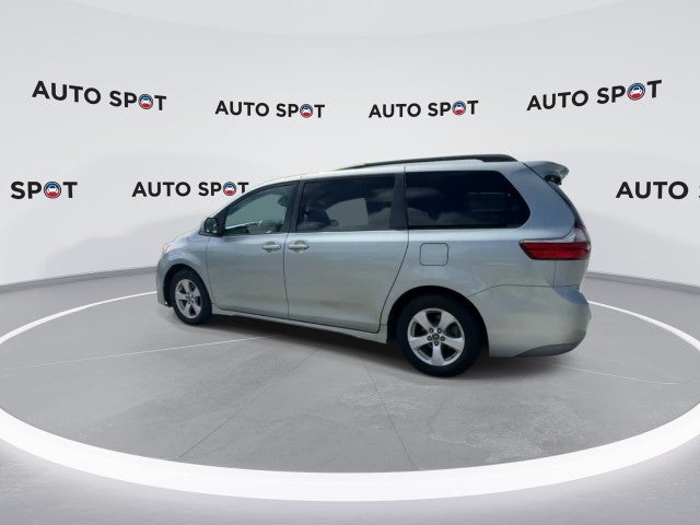 2020 Toyota Sienna LE Auto Access Seat
