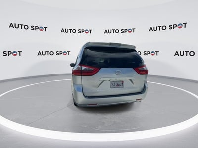 2020 Toyota Sienna LE Auto Access Seat