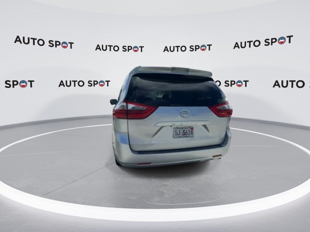 2020 Toyota Sienna LE Auto Access Seat