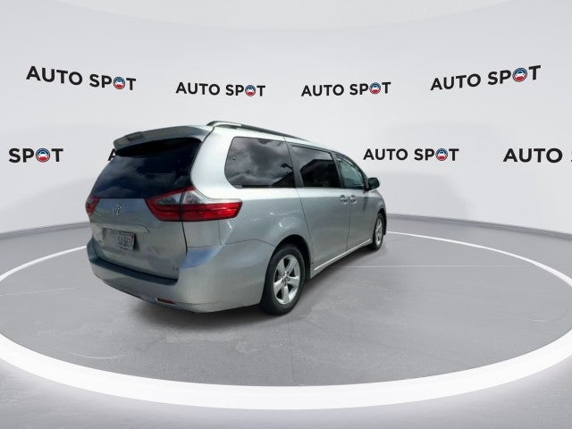 2020 Toyota Sienna LE Auto Access Seat