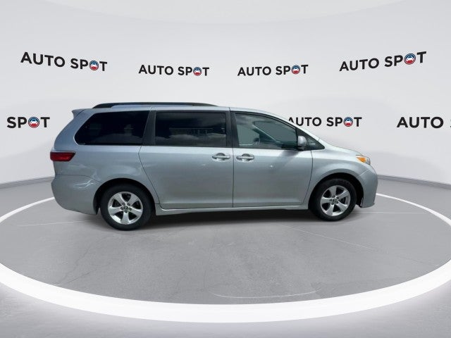 2020 Toyota Sienna LE Auto Access Seat