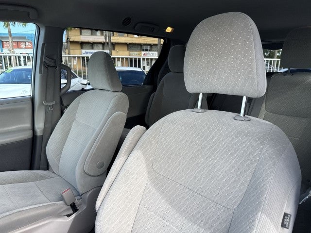 2020 Toyota Sienna LE Auto Access Seat