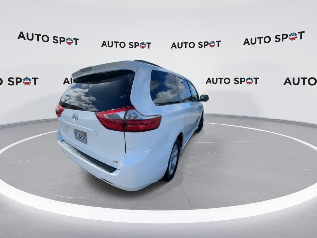 2020 Toyota Sienna LE Auto Access Seat