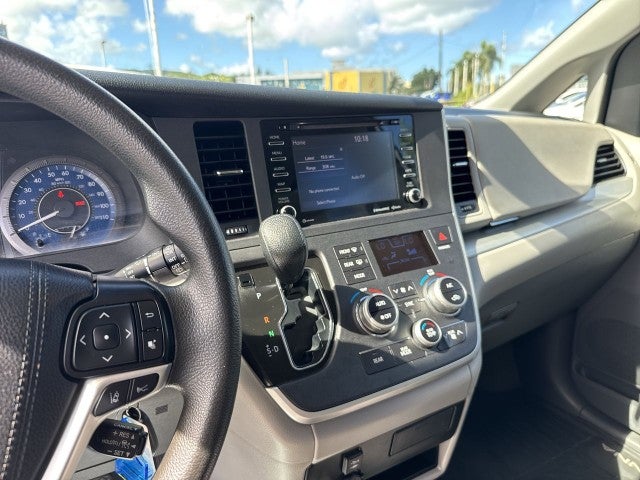 2020 Toyota Sienna LE Auto Access Seat