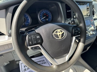 2020 Toyota Sienna LE Auto Access Seat