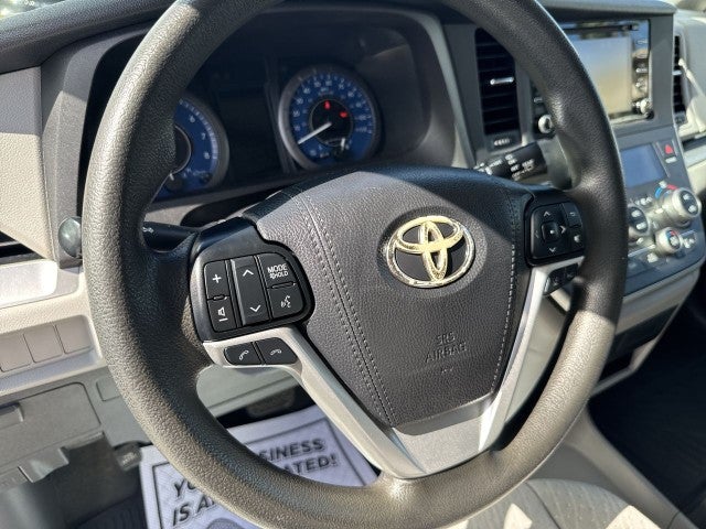 2020 Toyota Sienna LE Auto Access Seat