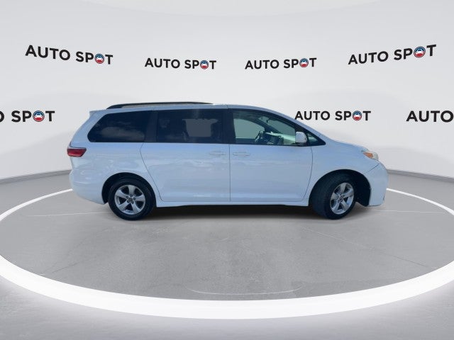 2020 Toyota Sienna LE Auto Access Seat