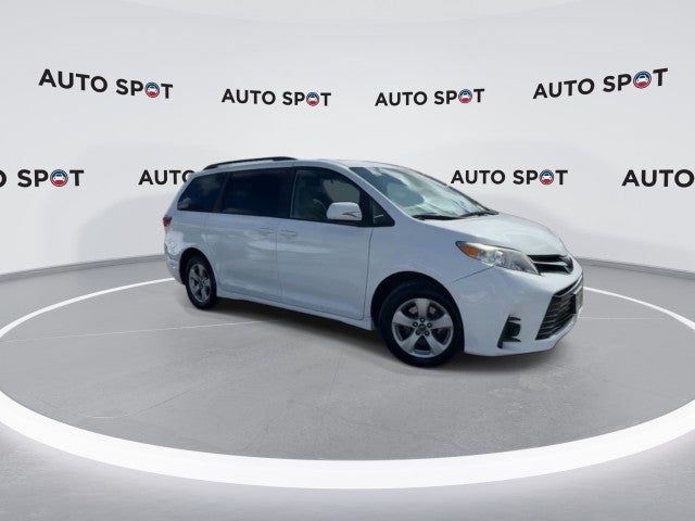 2020 Toyota Sienna LE Auto Access Seat