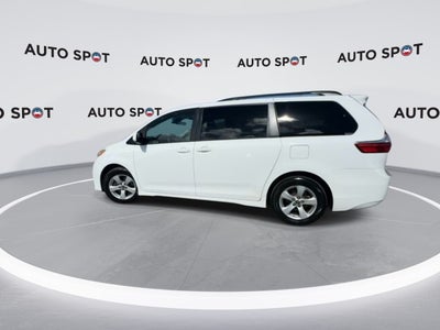 2020 Toyota Sienna LE Auto Access Seat