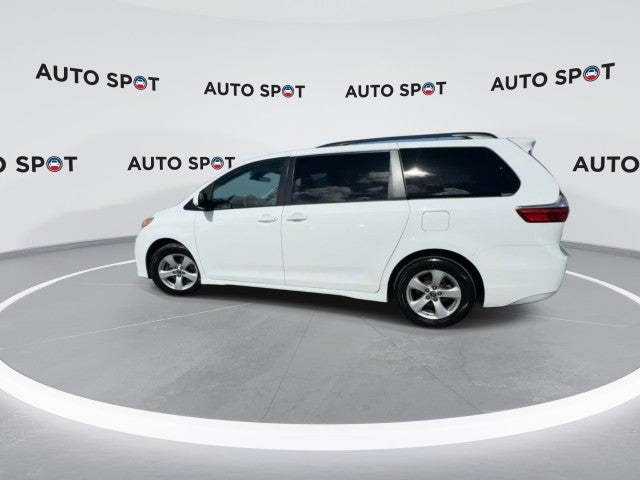 2020 Toyota Sienna LE Auto Access Seat