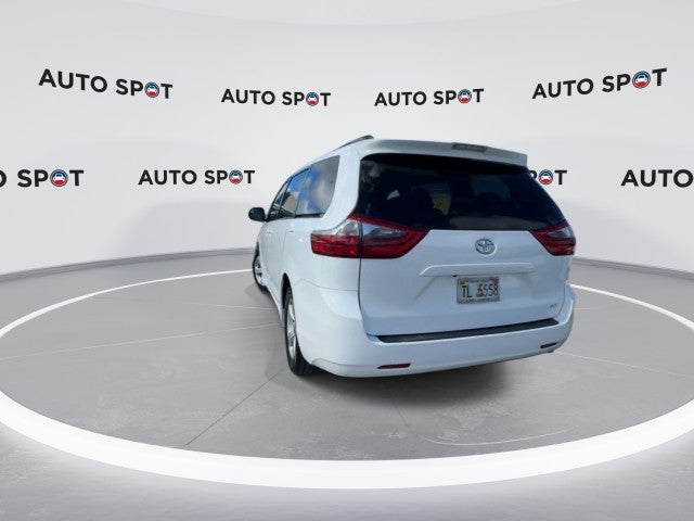 2020 Toyota Sienna LE Auto Access Seat