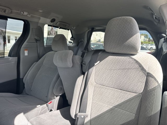2020 Toyota Sienna LE Auto Access Seat