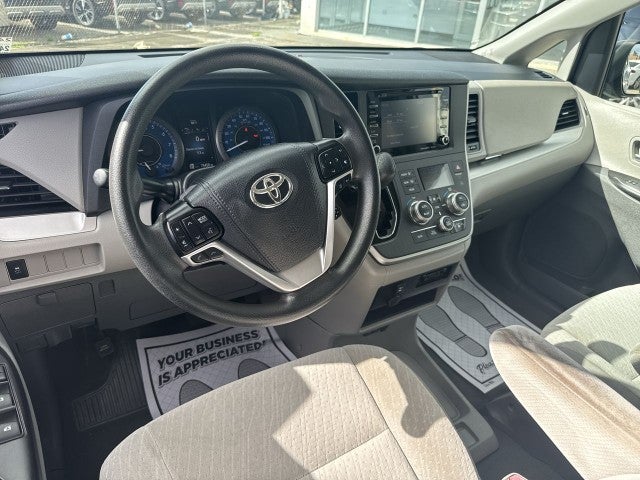 2020 Toyota Sienna LE Auto Access Seat