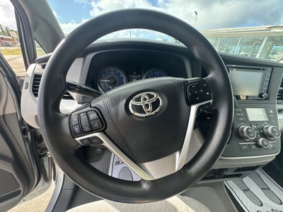 2020 Toyota Sienna LE Auto Access Seat