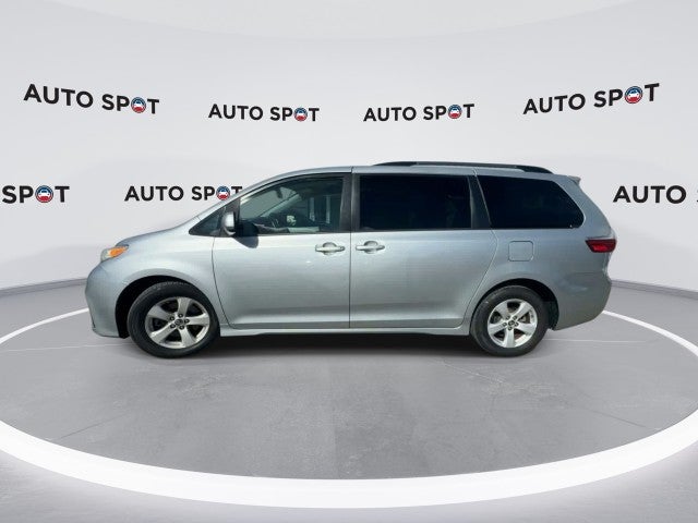 2020 Toyota Sienna LE Auto Access Seat