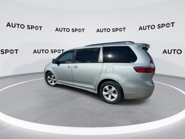 2020 Toyota Sienna LE Auto Access Seat