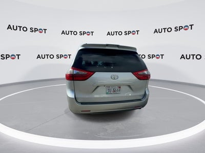 2020 Toyota Sienna LE Auto Access Seat