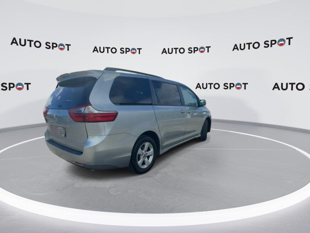 2020 Toyota Sienna LE Auto Access Seat