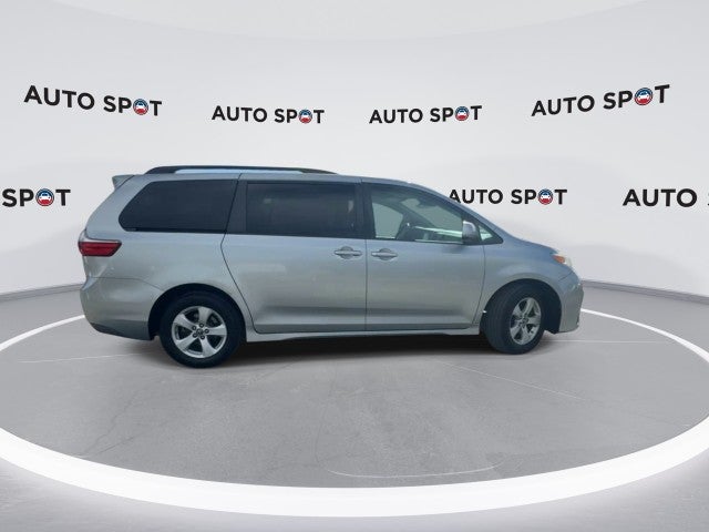 2020 Toyota Sienna LE Auto Access Seat