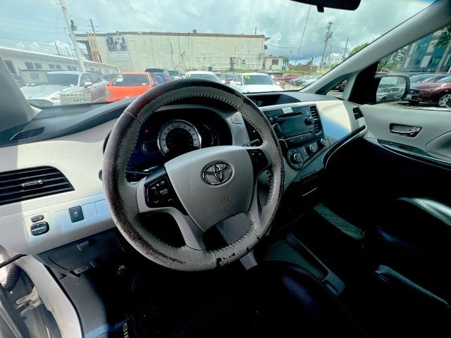2014 Toyota Sienna SE