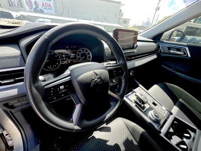 2022 Mitsubishi Outlander ES
