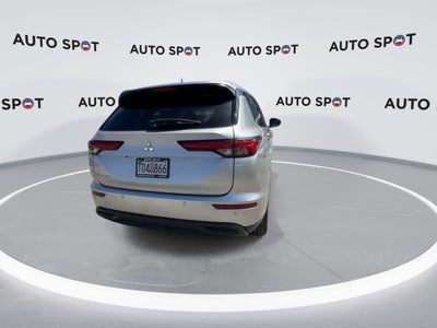 2022 Mitsubishi Outlander ES