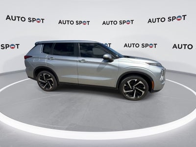2022 Mitsubishi Outlander ES