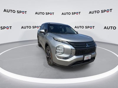 2022 Mitsubishi Outlander ES