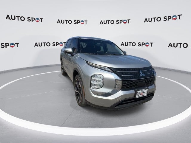2022 Mitsubishi Outlander ES