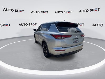 2022 Mitsubishi Outlander ES