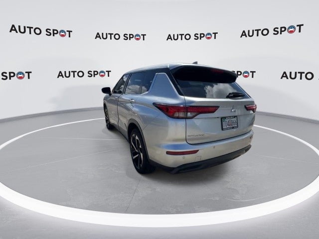 2022 Mitsubishi Outlander ES