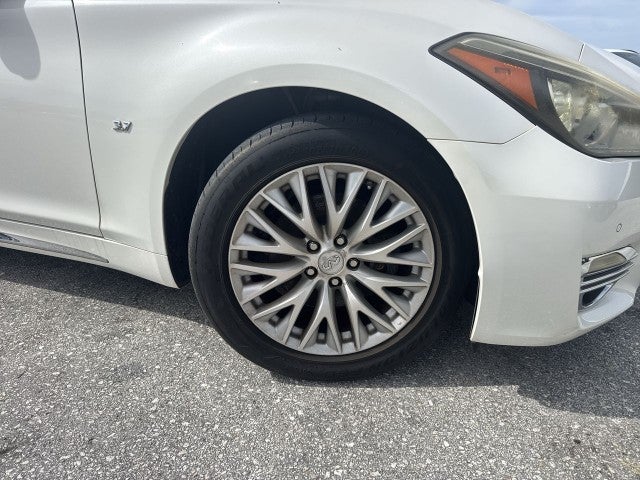 2016 INFINITI Q70L 4dr Sdn V6 RWD