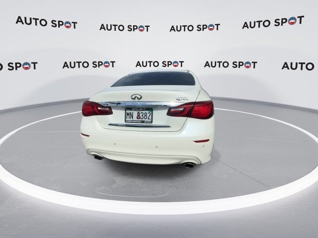 2016 INFINITI Q70L 4dr Sdn V6 RWD