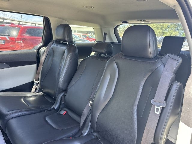 2023 Kia Carnival LX