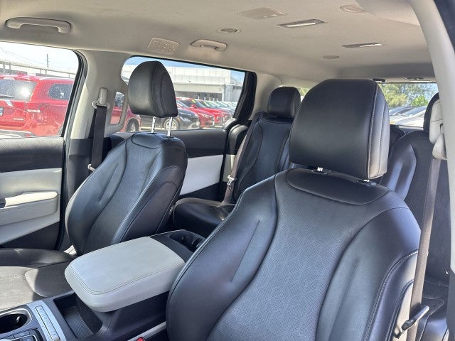 2023 Kia Carnival LX