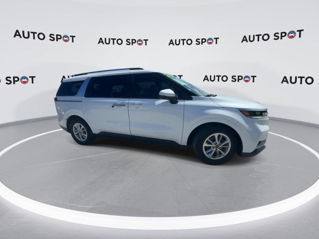 2023 Kia Carnival LX